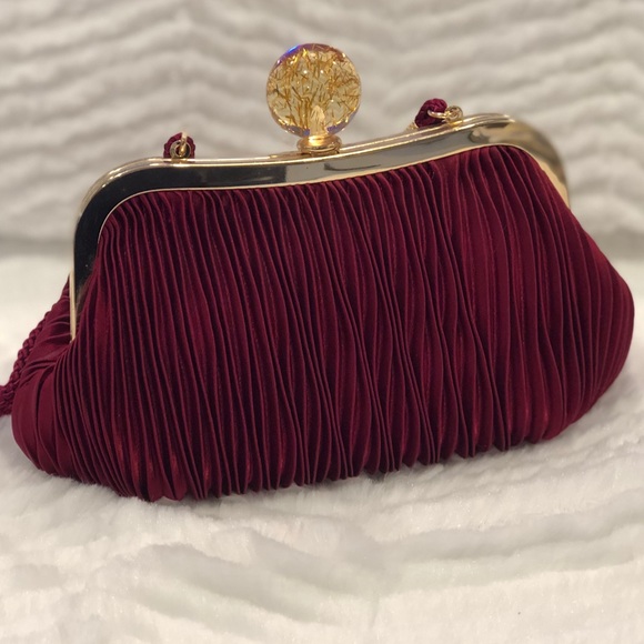 Kate Landry Handbags - 💥💥 Host Pick💥💥 NWOT Kate Landry clutch satin